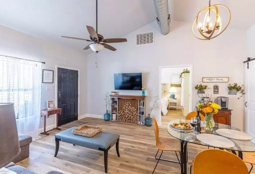 La Casita: Hot Tub & Firepit, 15 Min To Fred!