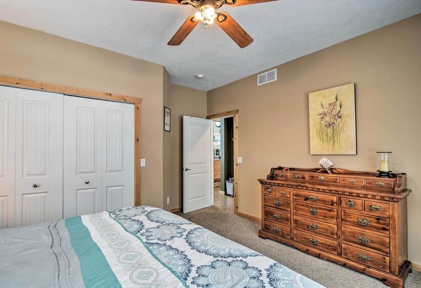 Family Friendly Lake Mitchell Oasis: Hike & Ski!