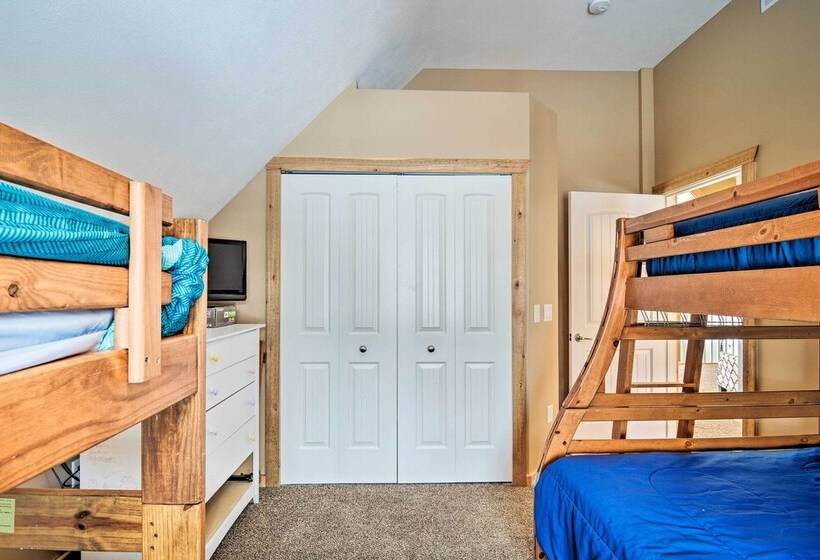 Family Friendly Lake Mitchell Oasis: Hike & Ski!