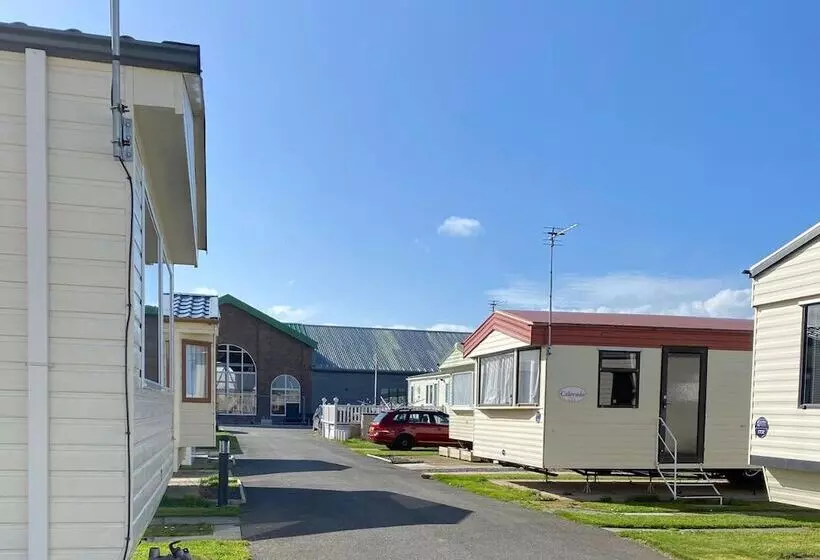 ホテル Caravan With Decking At Lyons Robinhood
