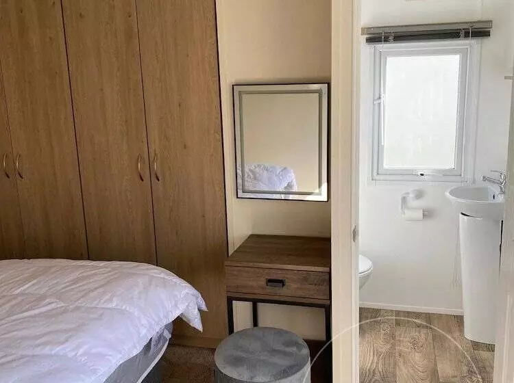 ホテル Caravan With Decking At Lyons Robinhood