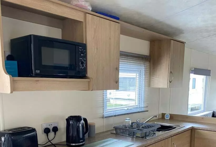 ホテル Caravan With Decking At Lyons Robinhood