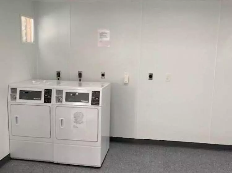 ホテル Efficiency Lodge   Columbus Ga