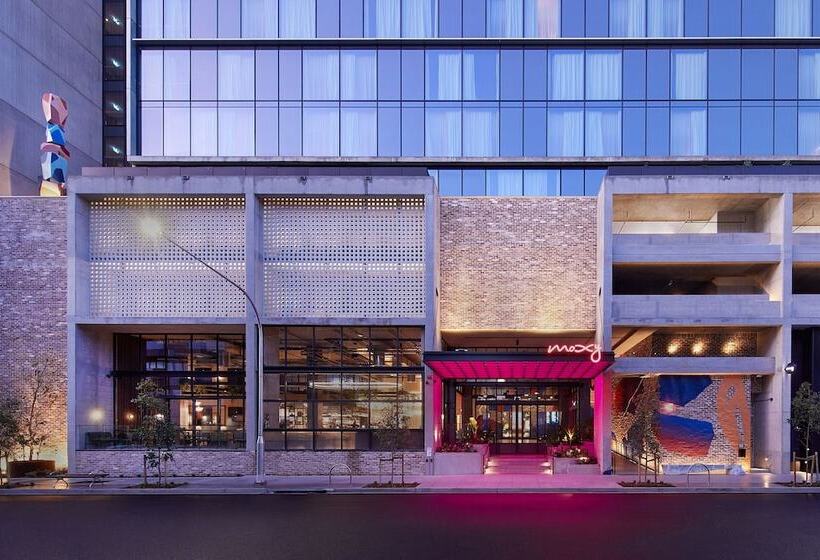 בית מלון כפרי Moxy Sydney Airport