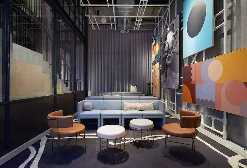 ホテル Moxy Sydney Airport