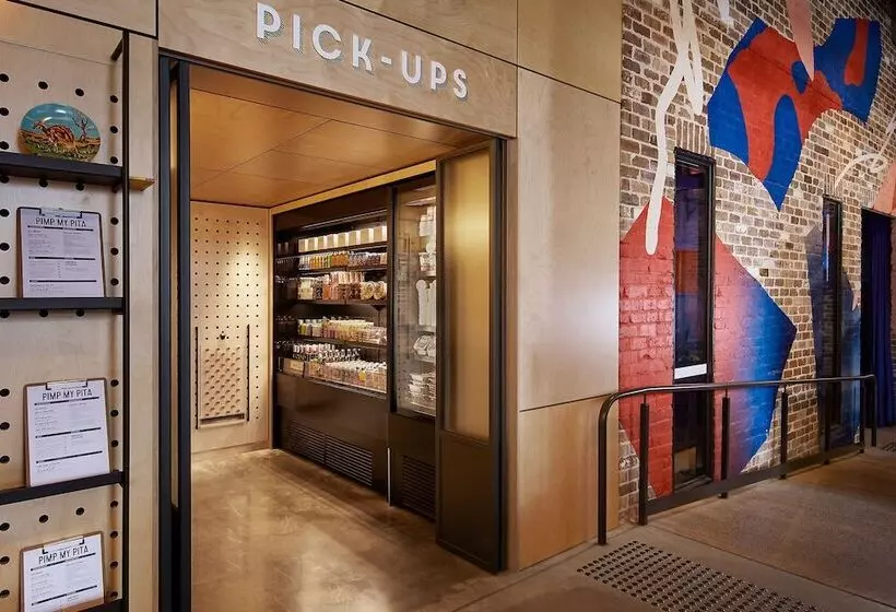 ホテル Moxy Sydney Airport