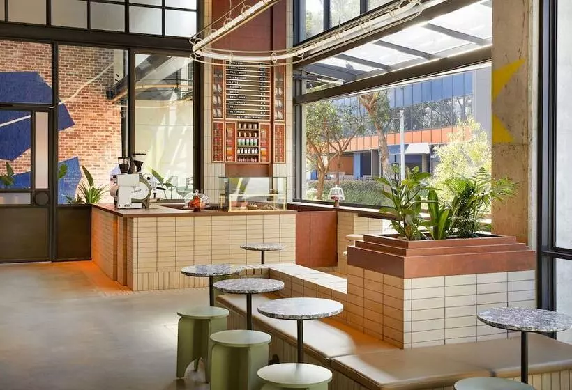 ホテル Moxy Sydney Airport