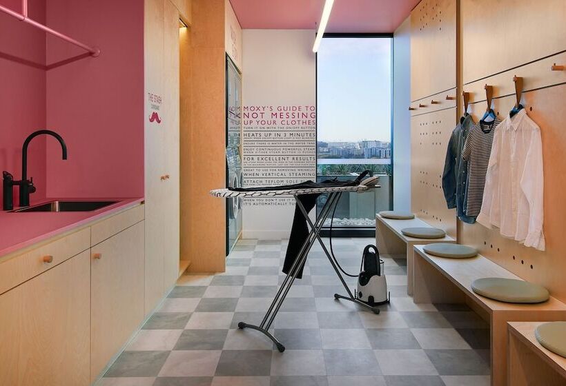 בית מלון כפרי Moxy Sydney Airport