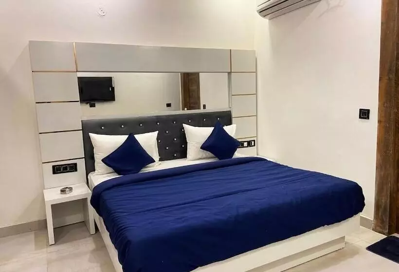 Metro Stay By F9 Hotels