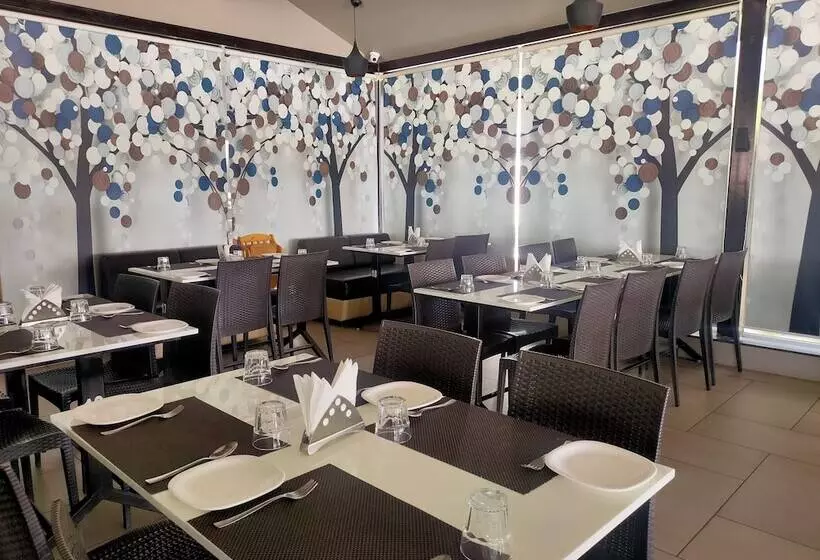 ホテル Vits The Somnath Gateway