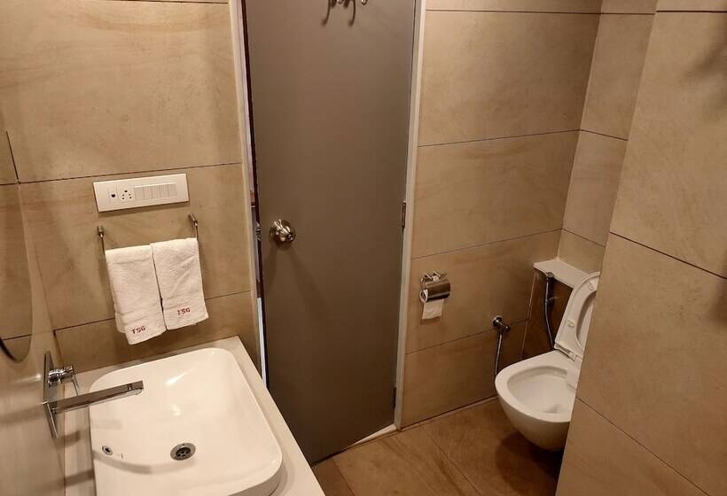 Otel Vits The Somnath Gateway