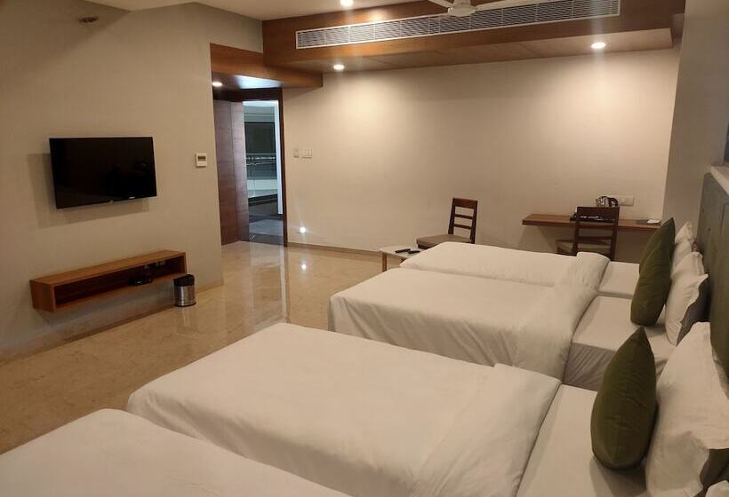 Otel Vits The Somnath Gateway