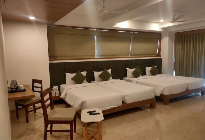 Otel Vits The Somnath Gateway