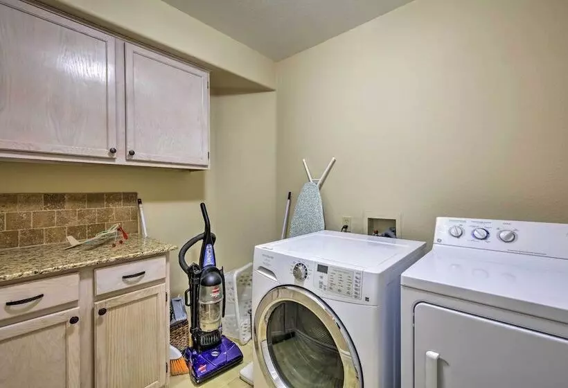 Goodyear Home W/ Pool & Spa, Close To Golf!