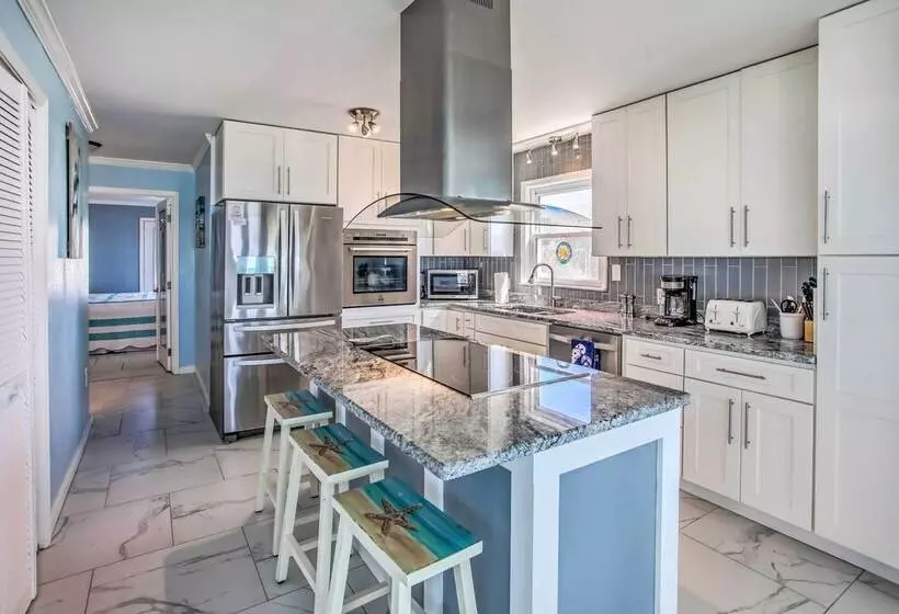 Marvelous Oceanfront Home W/ Stunning Views