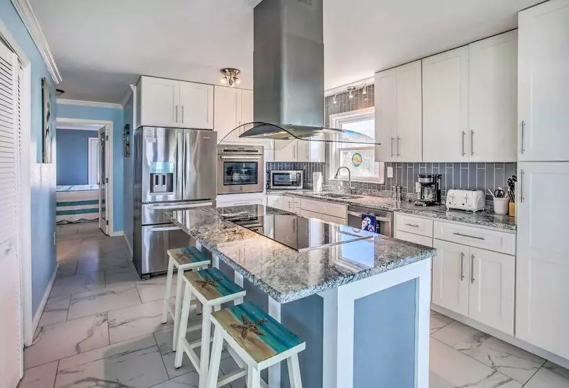 Marvelous Oceanfront Home W/ Stunning Views