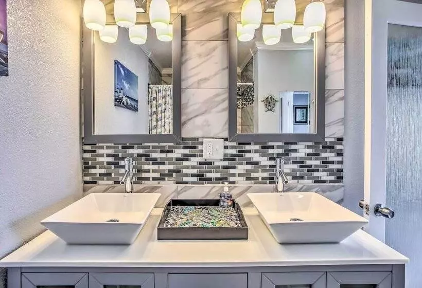 Marvelous Oceanfront Home W/ Stunning Views