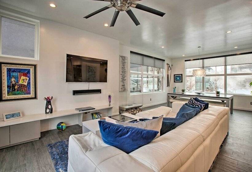 Modern Living In The Mile High City W/ Pano Views!