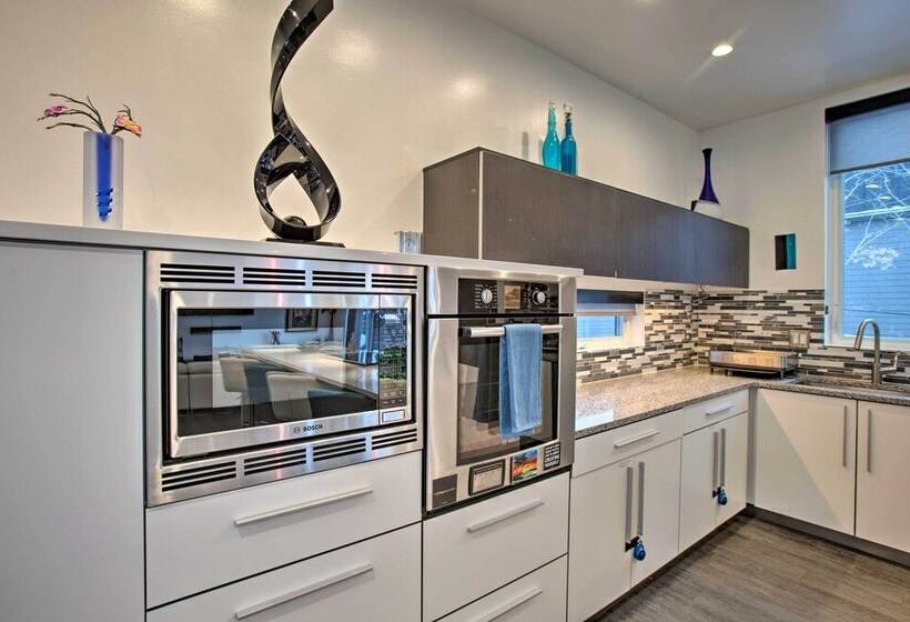 Modern Living In The Mile High City W/ Pano Views!