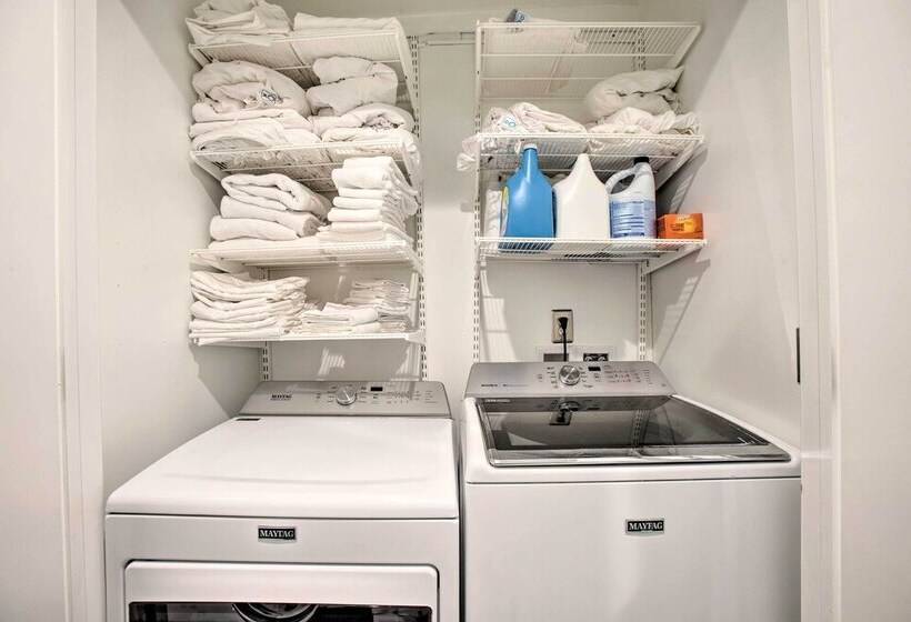 Modern Living In The Mile High City W/ Pano Views!