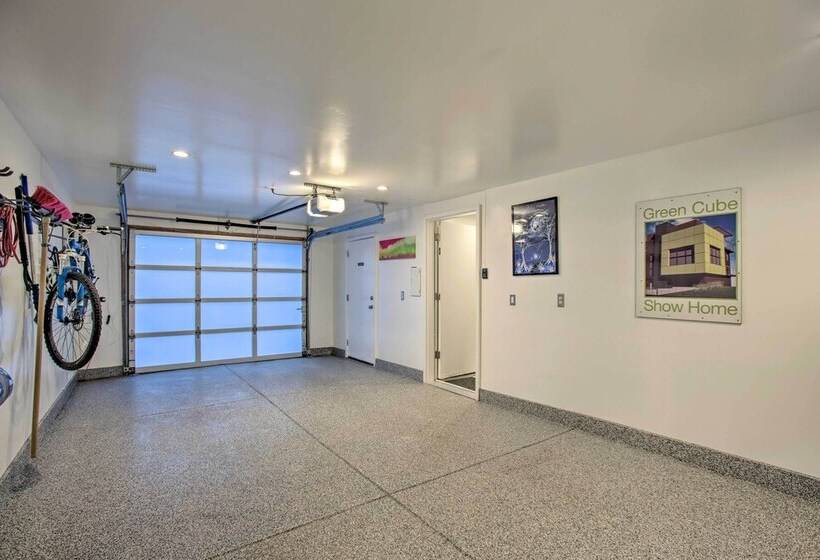 Modern Living In The Mile High City W/ Pano Views!