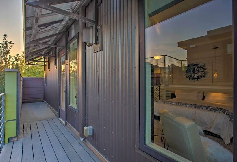 Modern Living In The Mile High City W/ Pano Views!