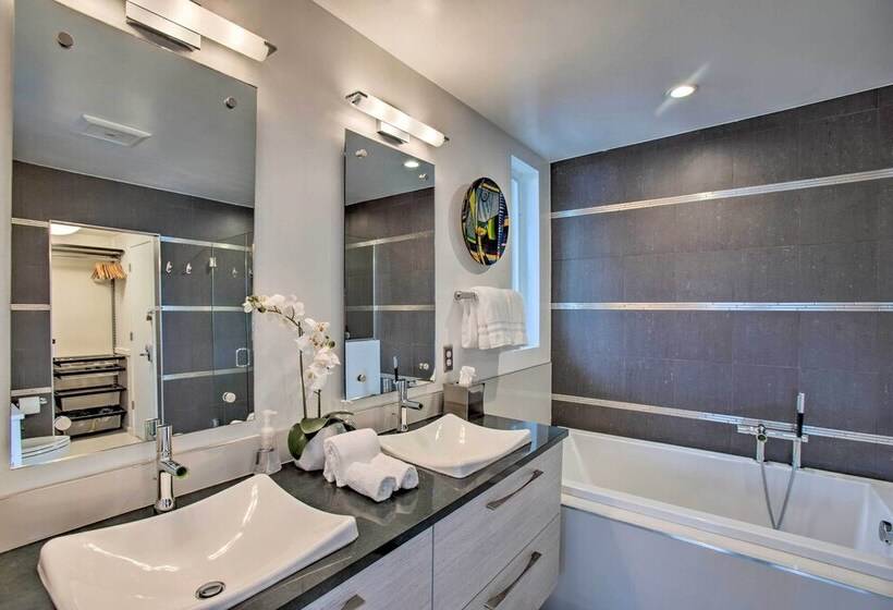 Modern Living In The Mile High City W/ Pano Views!