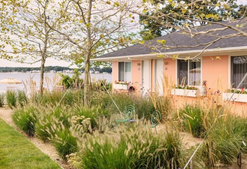 Silver Sands Motel & Beach Bungalows