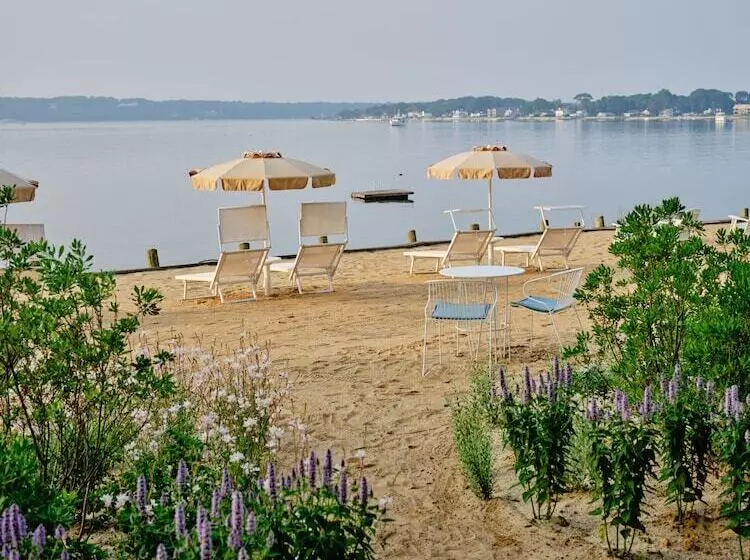 Silver Sands Motel & Beach Bungalows