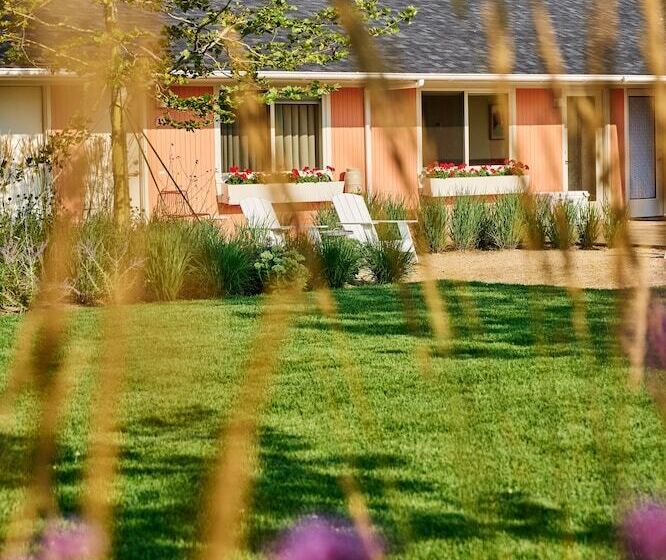 Silver Sands Motel & Beach Bungalows