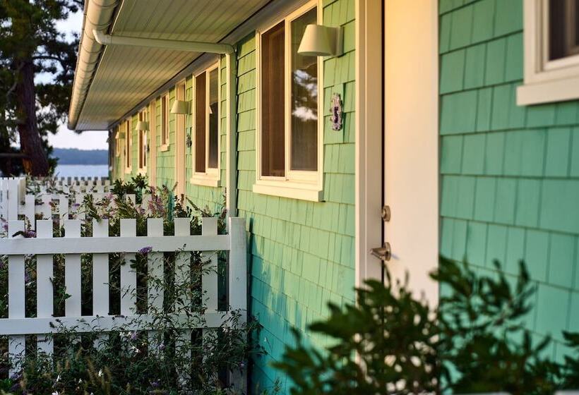 Silver Sands Motel & Beach Bungalows
