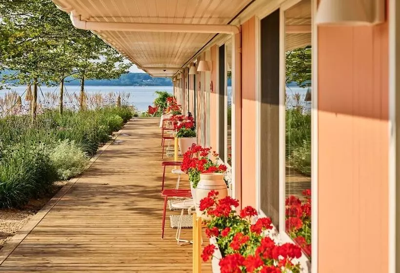 Silver Sands Motel & Beach Bungalows