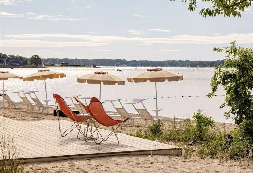 Silver Sands Motel & Beach Bungalows