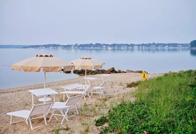 Silver Sands Motel & Beach Bungalows