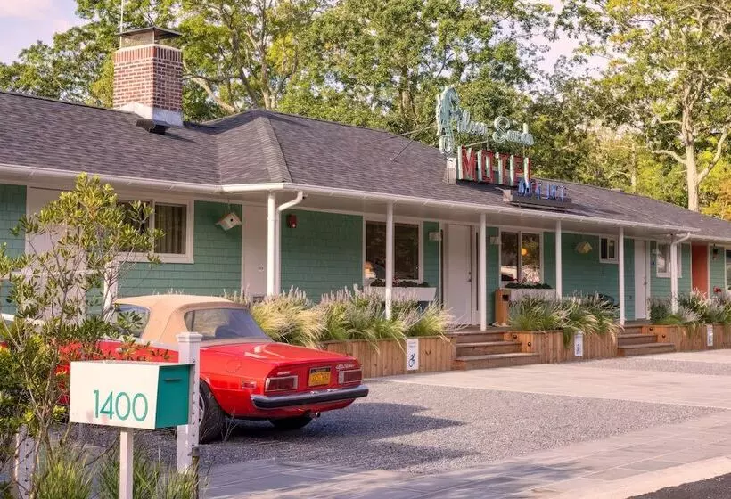 Silver Sands Motel & Beach Bungalows