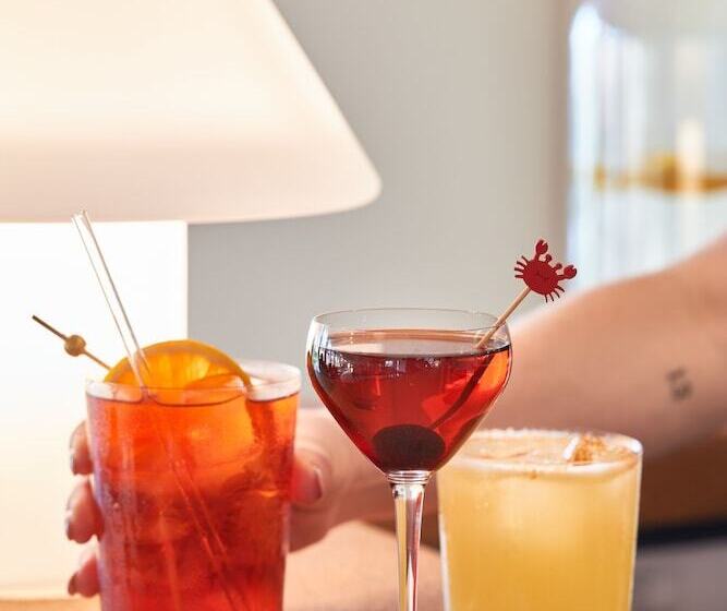 Silver Sands Motel & Beach Bungalows