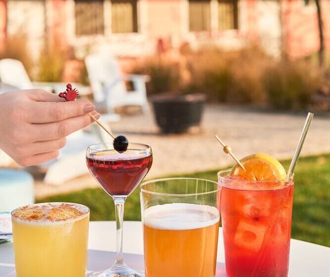 Silver Sands Motel & Beach Bungalows