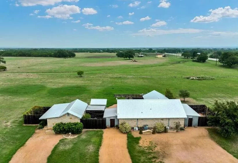 Private Luxury Retreat With Hot Tub 10mins To Fred!