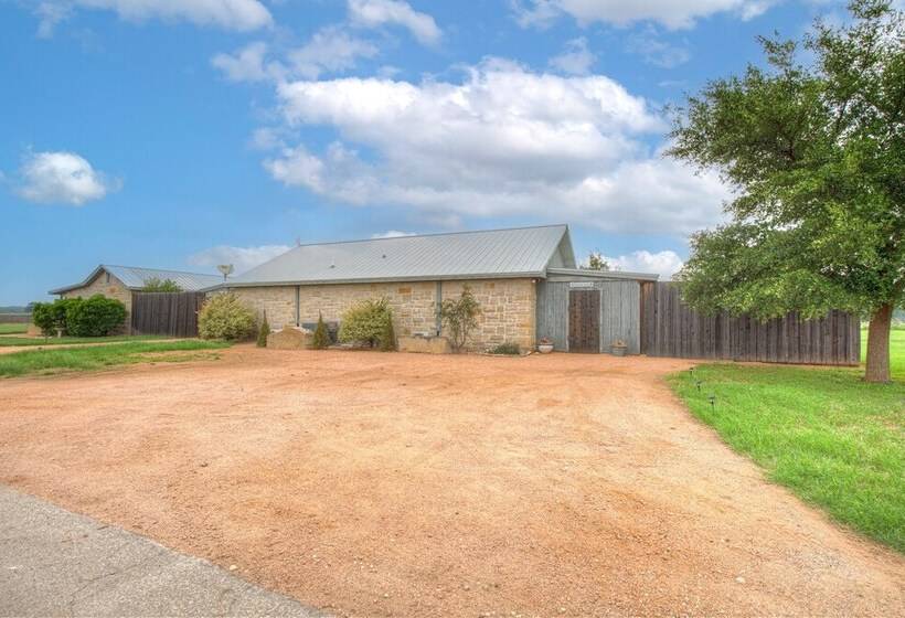 Private Luxury Retreat With Hot Tub 10mins To Fred!