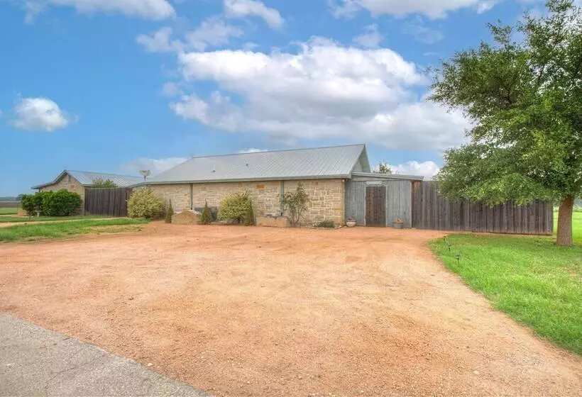 Private Luxury Retreat With Hot Tub 10mins To Fred!