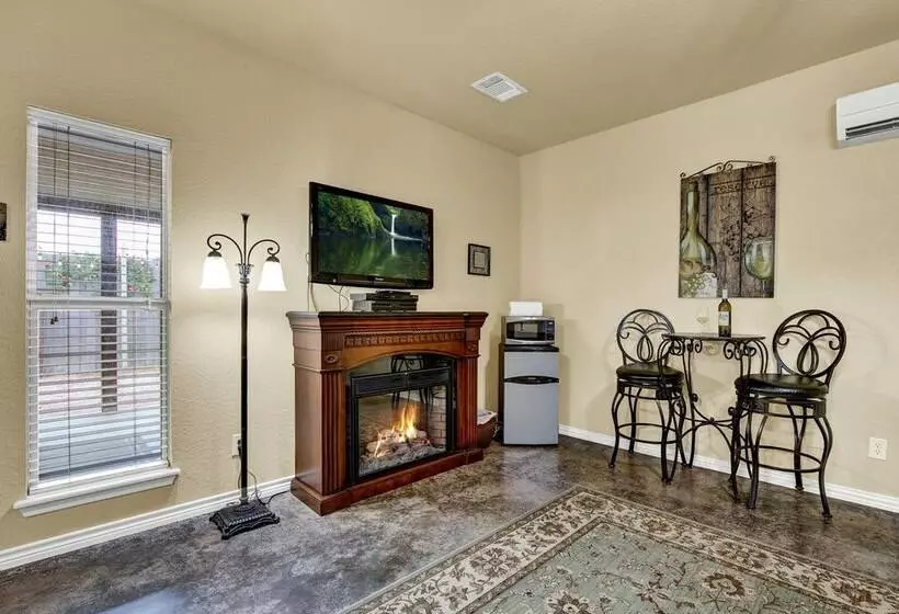 Private Luxury Retreat With Hot Tub 10mins To Fred!