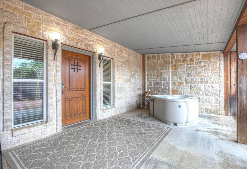 Private Luxury Retreat With Hot Tub 10mins To Fred!