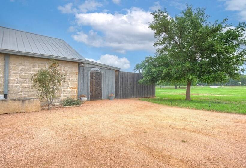 Private Luxury Retreat With Hot Tub 10mins To Fred!