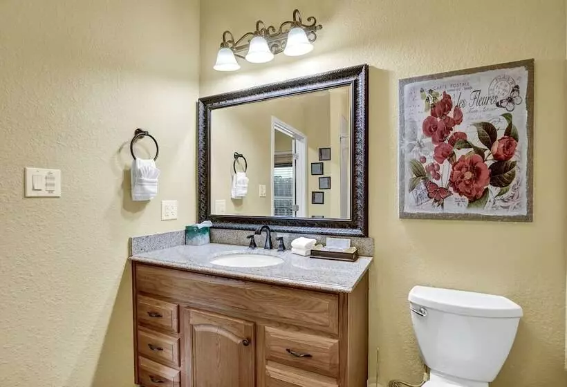 Private Luxury Retreat With Hot Tub 10mins To Fred!