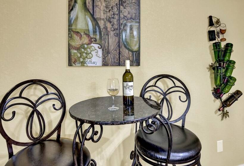 Private Luxury Retreat With Hot Tub 10mins To Fred!