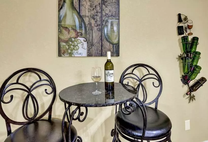 Private Luxury Retreat With Hot Tub 10mins To Fred!