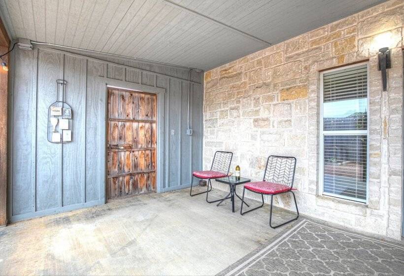 Private Luxury Retreat With Hot Tub 10mins To Fred!