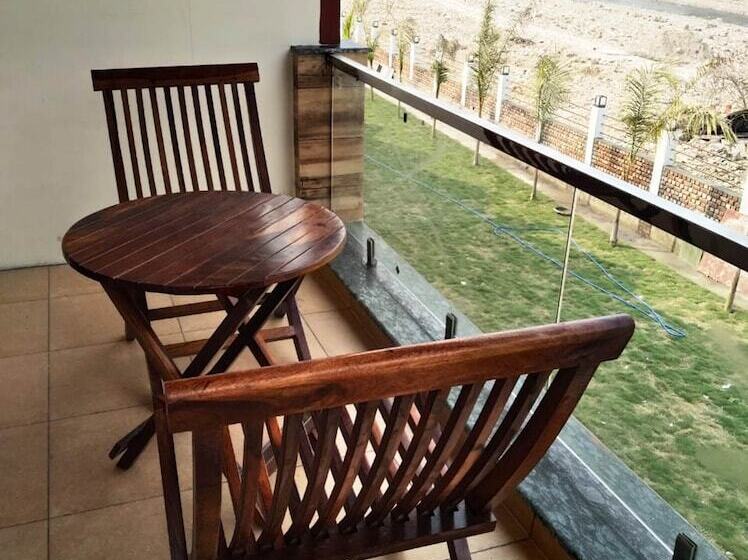 Qcent Woods Spa & Resort