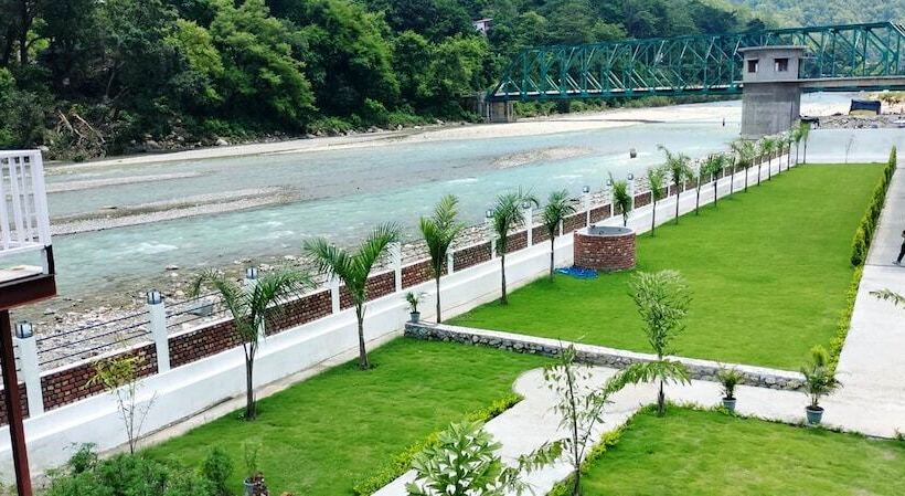 Qcent Woods Spa & Resort