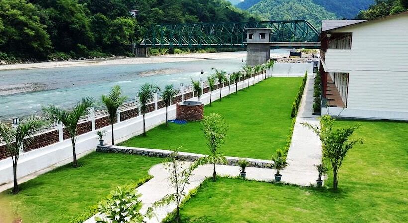 Qcent Woods Spa & Resort